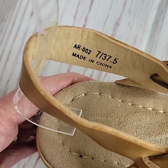 Chinese Laundry Tan Faux Leather Wedges Size 7 - Picture 6 of 7